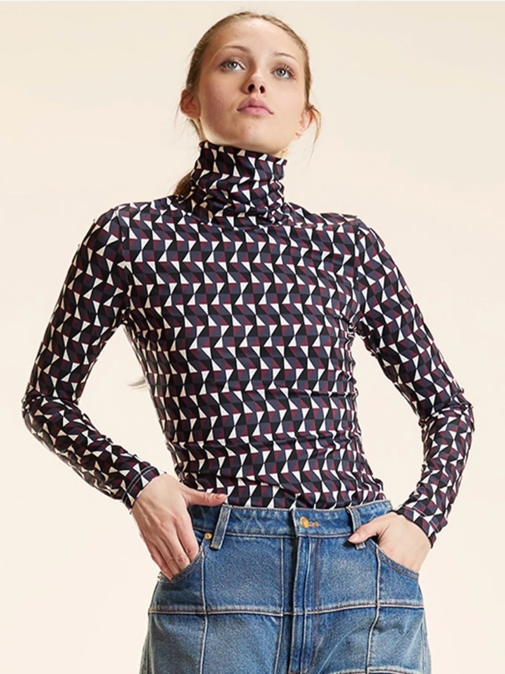 NWT Cynthia Rowley Collection.
ART NOUVEAU TURTLENECK